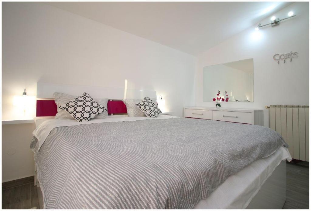 Mikelin Apartment Primosten Exterior photo